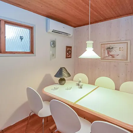 Stunning In W/ 2 Bedrooms Gedser